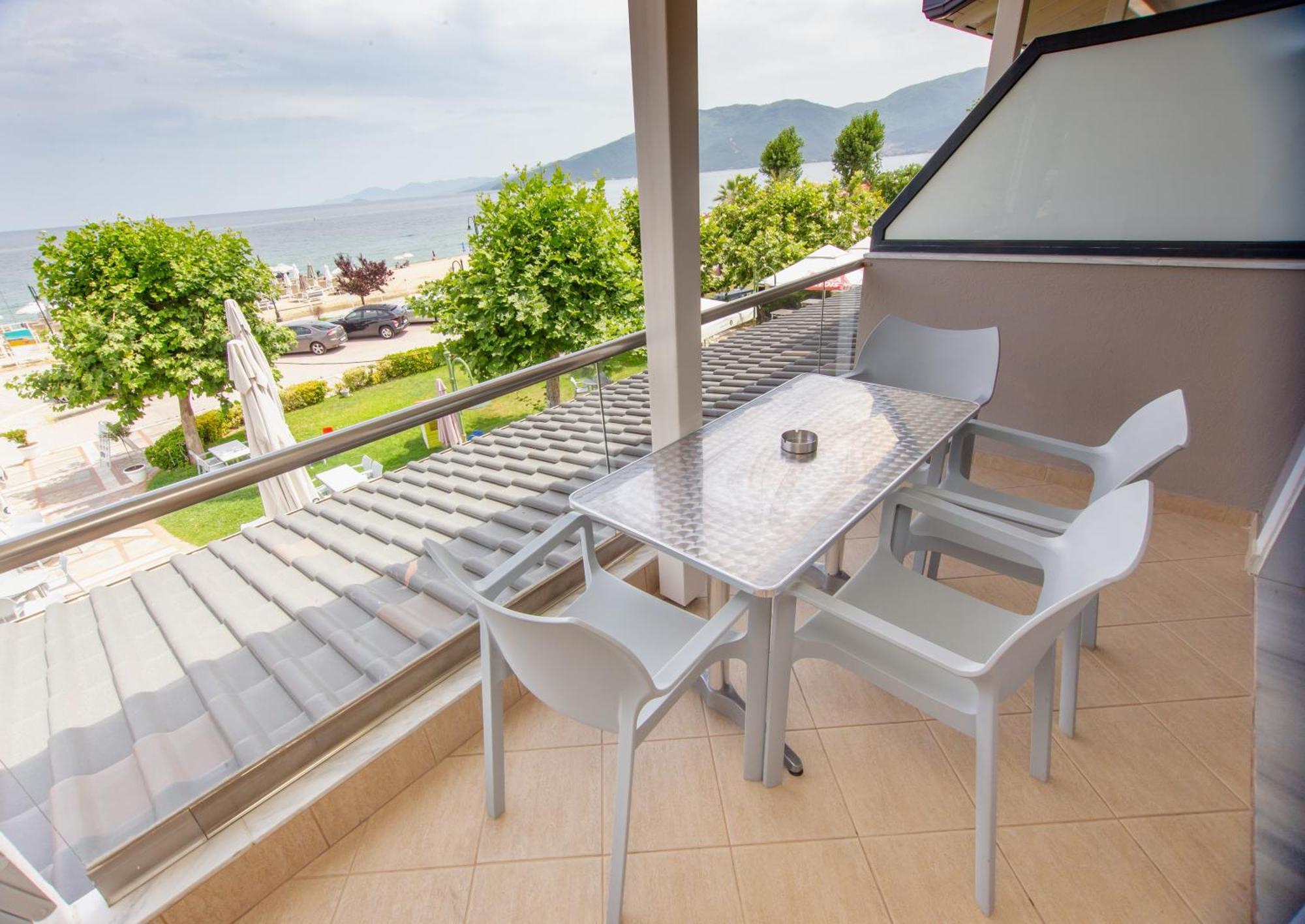 Amalia Mare Sea View Apartment Nea Vrasna Bilik gambar